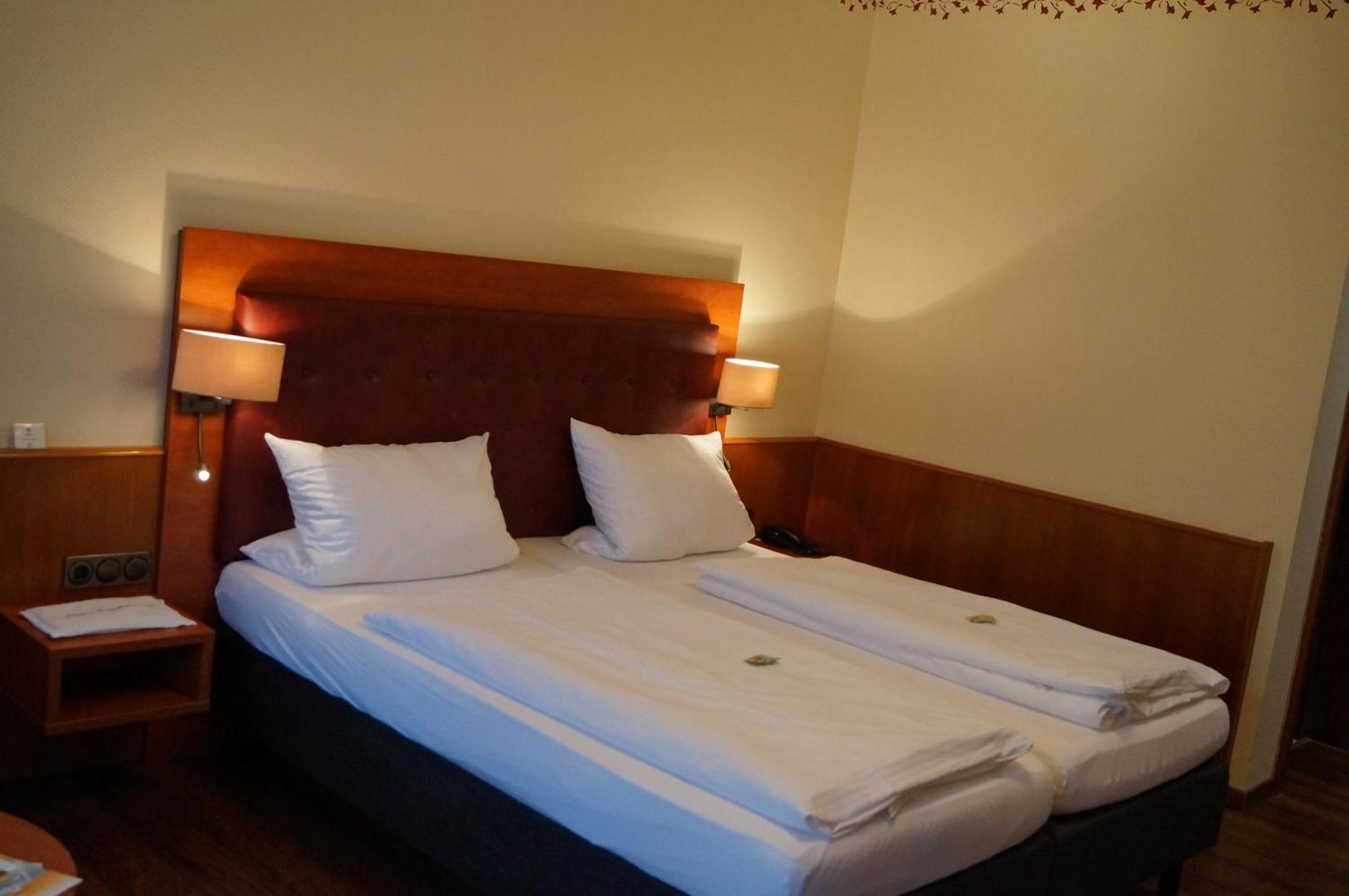 Gasthof - Hotel Zum Loewen Schwabthal ภายนอก รูปภาพ