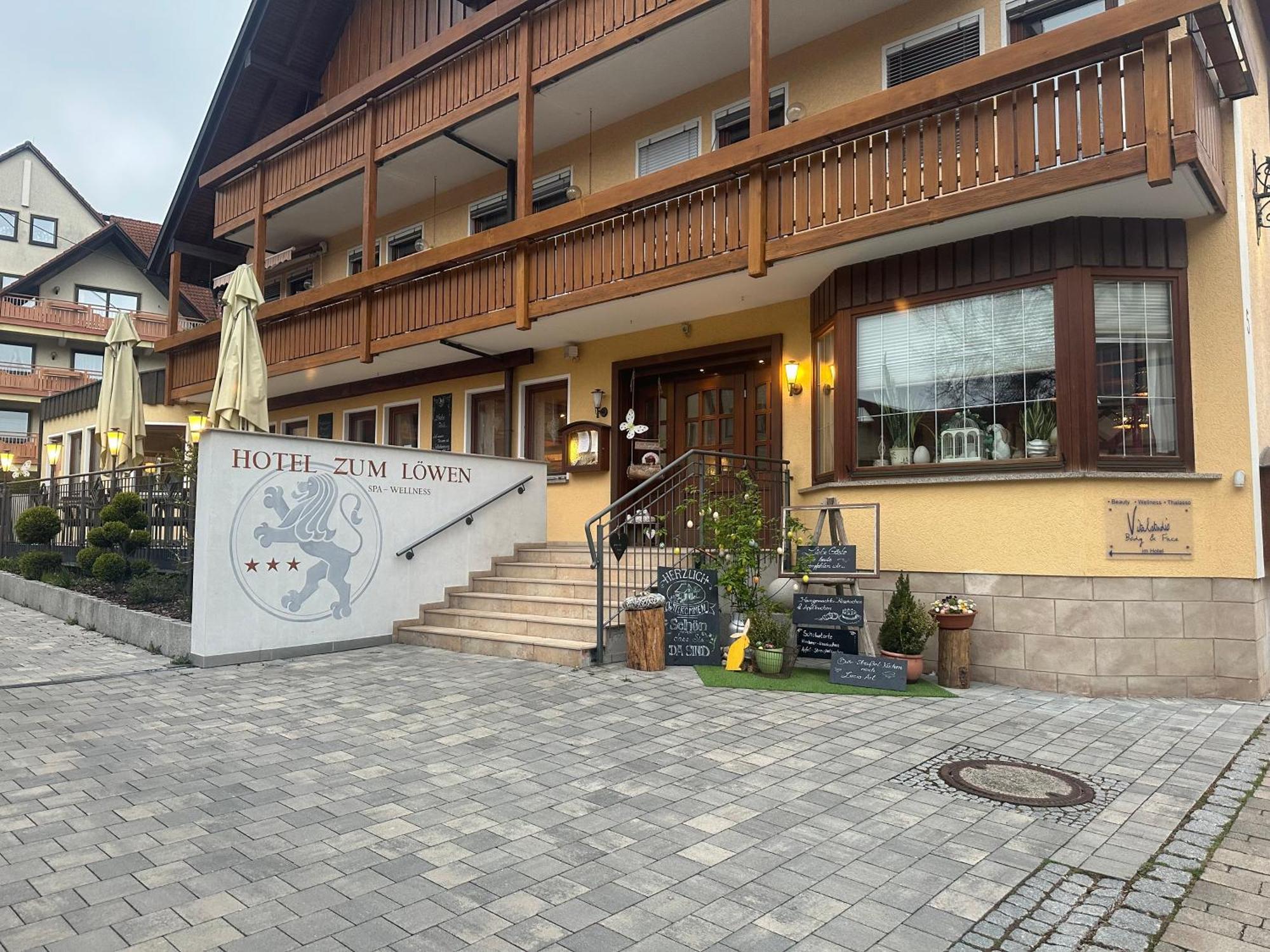 Gasthof - Hotel Zum Loewen Schwabthal ภายนอก รูปภาพ